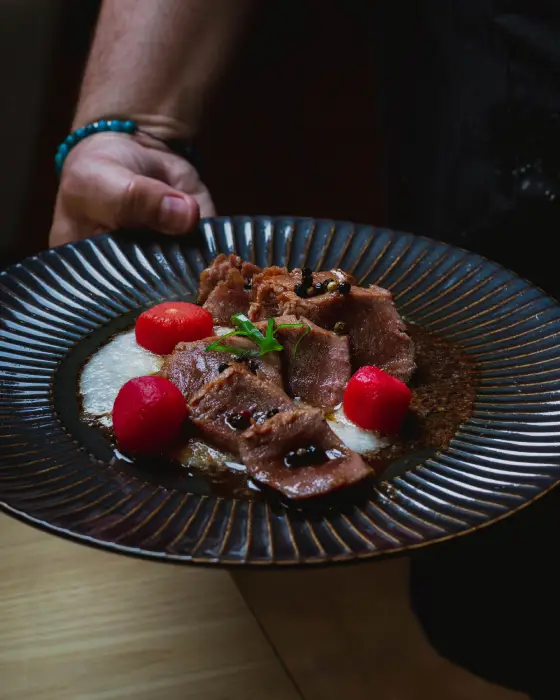 Plato de tataki de atún rojo